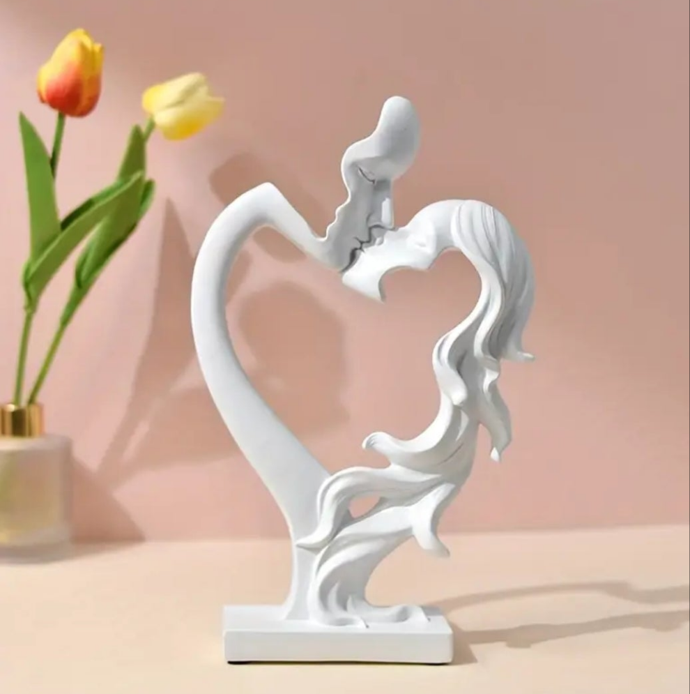 Crafts Ceremony Kiss Statue- White