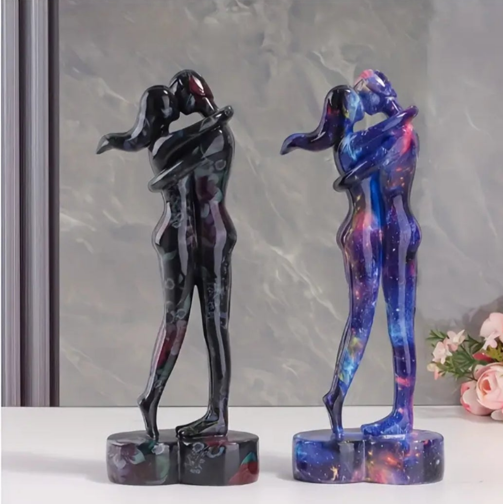 Resin Love Couple Figurines - Romantic Embrace
