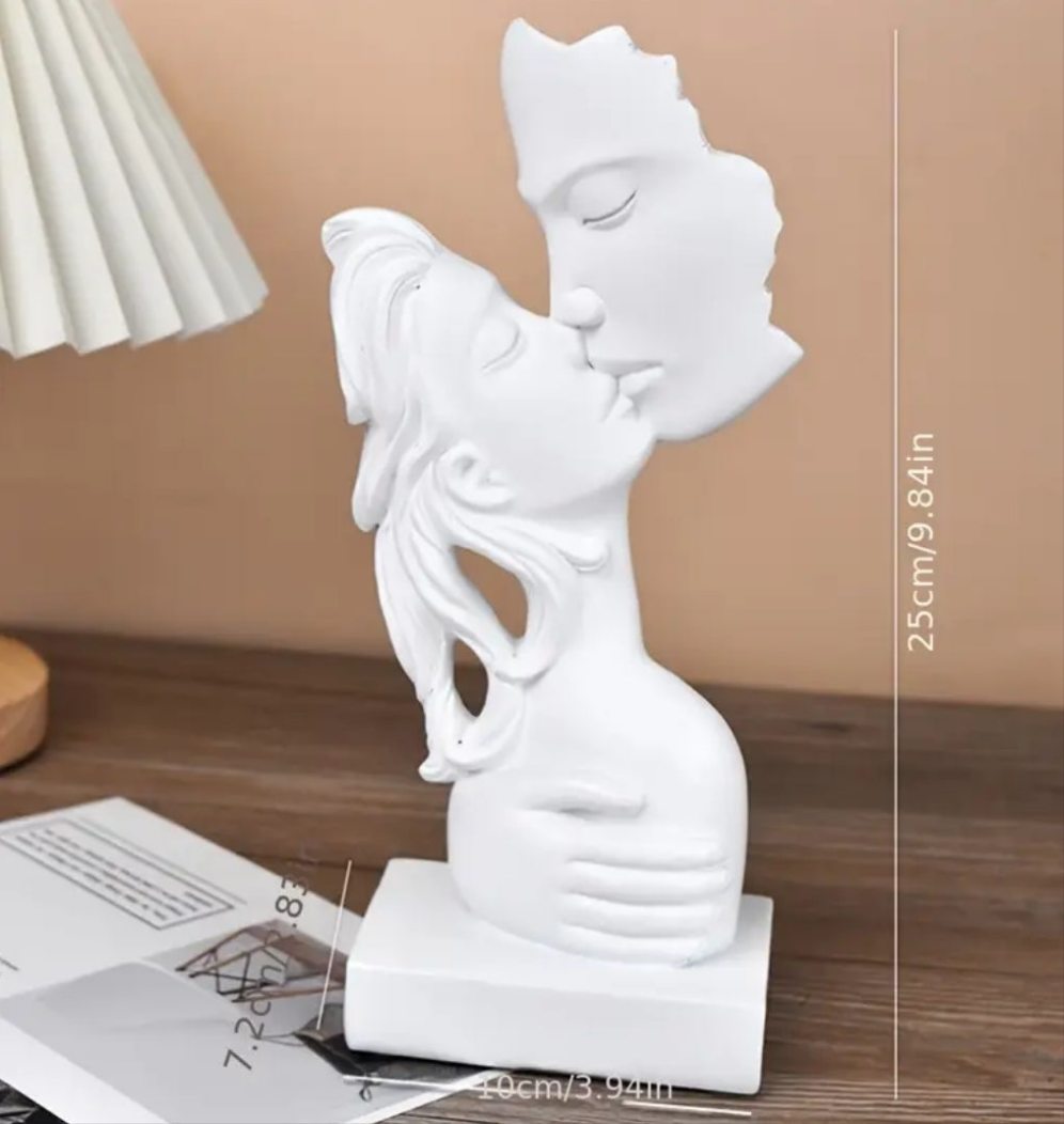 1 Resin Sculpture - Embrace Kiss Figurine