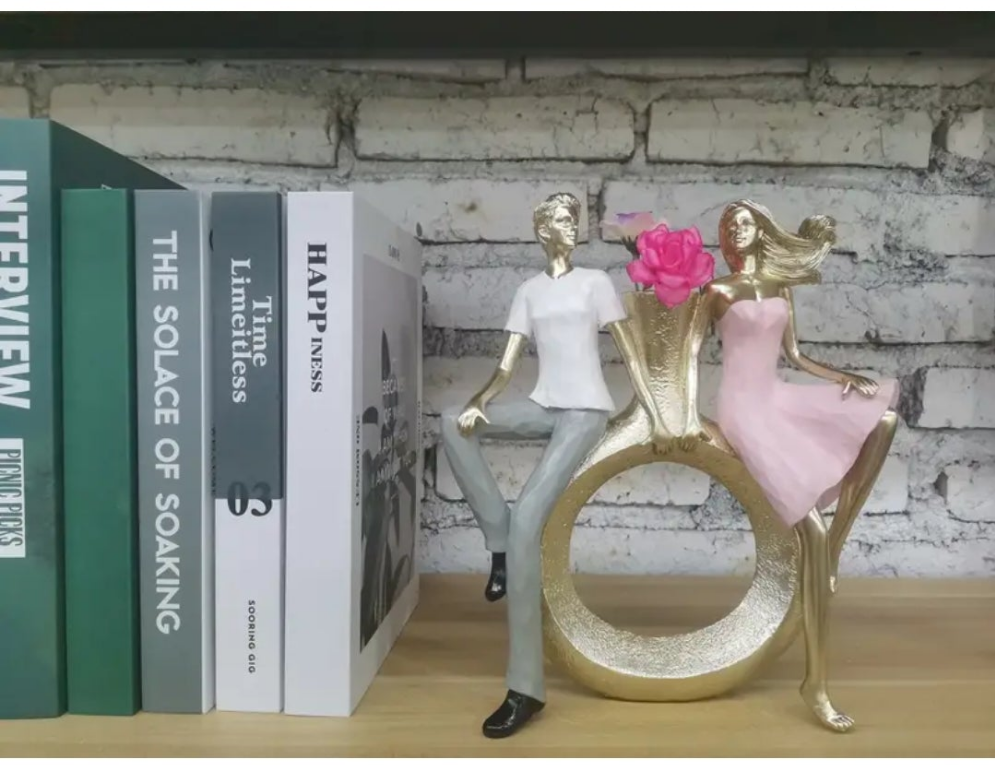 10-Inch Resin Love Couple Figurine