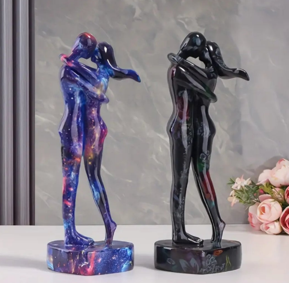 Resin Love Couple Figurines - Romantic Embrace
