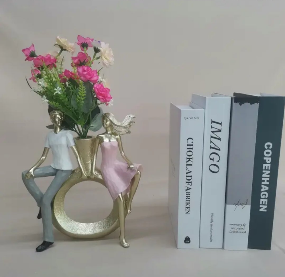 10-Inch Resin Love Couple Figurine