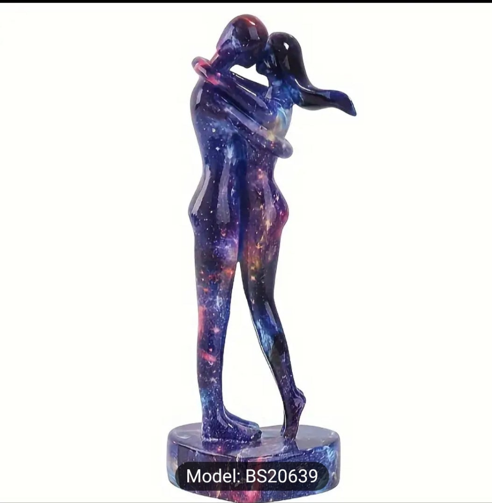 Resin Love Couple Figurines - Romantic Embrace
